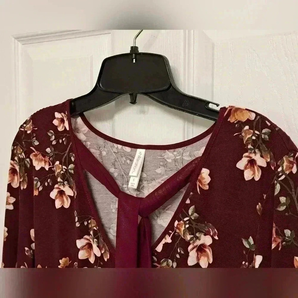 ❤️ Pretty Xhilaration Burgandy Floral Dress Small Bell Sleeve Long  Sleeved - Picture 2 of 8